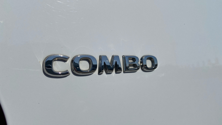 Vauxhall Combo Cargo Combo L1 Diesel 2300 1.5 Turbo D 100ps H1 Pro Van